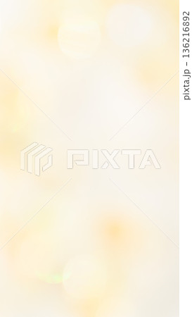 黄色い光の玉ボケグラデーション背景テクスチャー 136216892