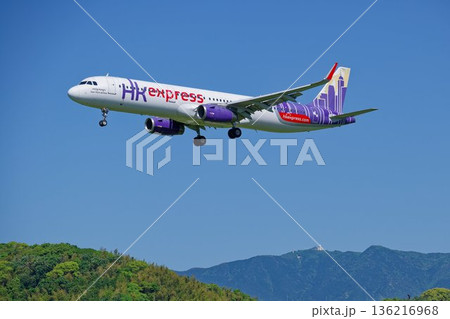 香港エクスプレス航空の旅客機エアバスA321 香港エクスプレス航空の旅客機エアバスA321 136216968
