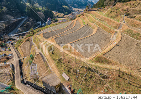 明日香村上(かむら)地区の棚田風景 奈良県 明日香村上(かむら)地区の棚田風景 奈良県 136217544