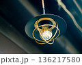 ペンダントライト 電球　横構図 136217580