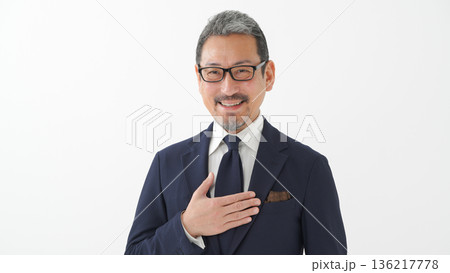 男性 ビジネス ポートレート 男性 ビジネス ポートレート 136217778
