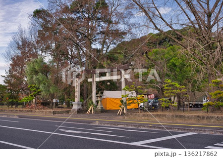 正月の装いをした和霊神社 136217862