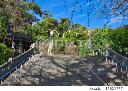 正月の装いをした和霊神社 136217874