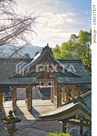 正月の装いをした和霊神社 136217877