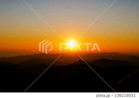 鈴鹿山脈に沈みゆく 136218031