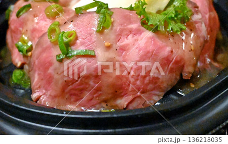 ローストビーフ丼 ローストビーフ丼 136218035
