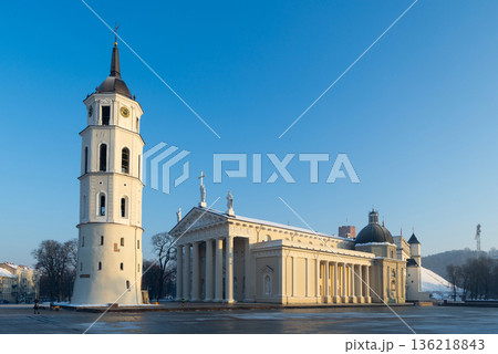 Winter view of the Cathedral in Vilnius 136218843