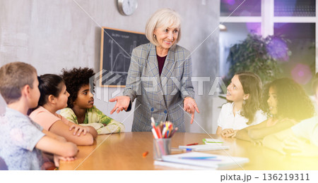 teacher explains to children new information on subject 136219311
