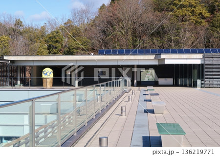 セラミックパークの屋上広場とエントランス 136219771