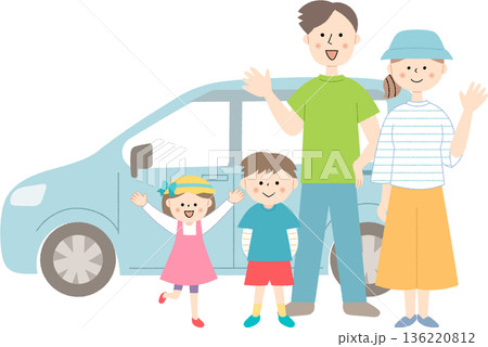 車の前に並ぶ笑顔の若い家族 136220812