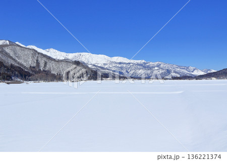 白馬村の冬 136221374