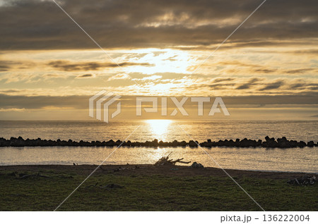 新潟 荒浜海岸の夕景(柏崎市) 新潟 荒浜海岸の夕景(柏崎市) 136222004