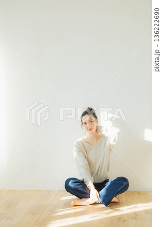 若い女性のビューティーイメージ 136222690