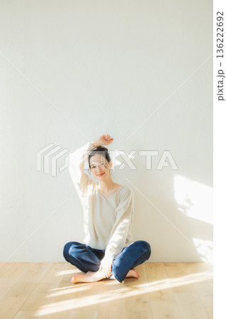若い女性のビューティーイメージ 136222692