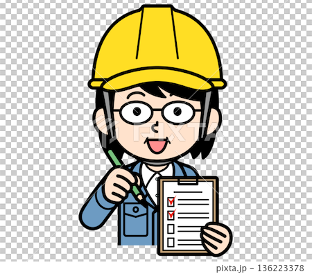 チェックリストに記入するヘルメットをかぶった現場監督の中年女性 136223378