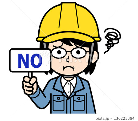 NOの札を持つヘルメットをかぶった現場監督の中年女性 136223384