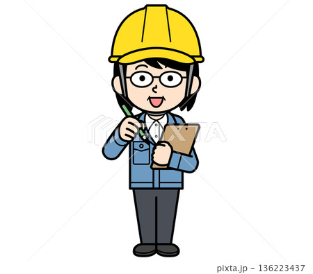 メモするヘルメットをかぶった現場監督の中年女性 136223437
