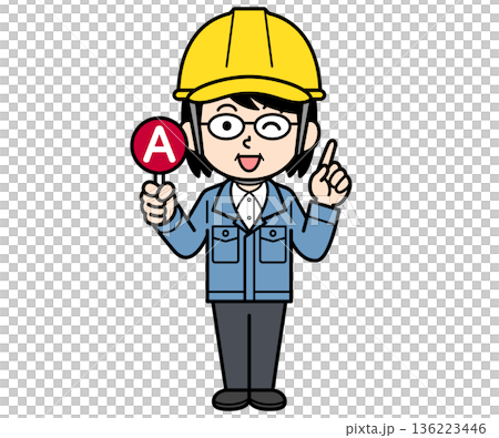 Aの札を持つヘルメットをかぶった現場監督の中年女性 Aの札を持つヘルメットをかぶった現場監督の中年女性 136223446