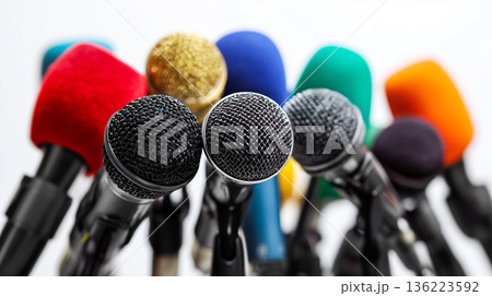 記者会見とメディアコミュニケーションの象徴 136223592