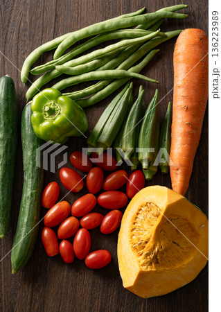 野菜　緑黄色野菜 136223989