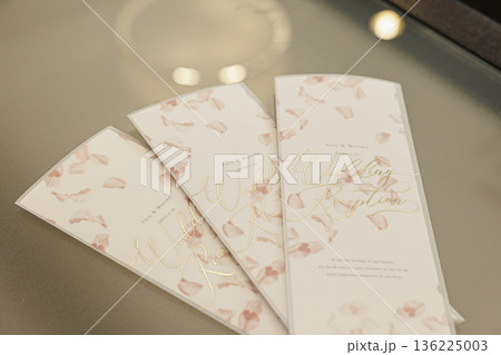 招待状　結婚式のイメージ画像 136225003