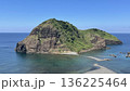日本海に浮かぶ佐渡 二ツ亀の奇岩と青空 136225464
