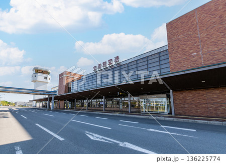 北海道女満別町 晴天の女満別空港 北海道女満別町 晴天の女満別空港 136225774
