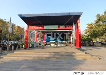 中国　広州の地下鉄駅 136226502