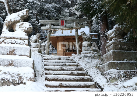 赤猪岩神社　18 136226953
