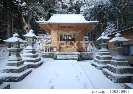 赤猪岩神社　8 136226963