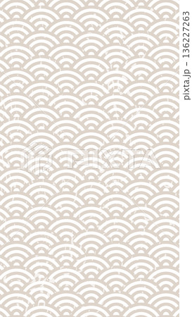 ベージュの青海波の和柄の和風背景 グランジのかかった縦長レイアウトの上品なイラスト ベージュの青海波の和柄の和風背景 グランジのかかった縦長レイアウトの上品なイラスト 136227263