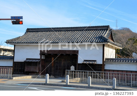 笠岡代官所跡 長屋門	 136227393