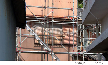 建築足場外壁張替え板金ブリキ工事 建築足場外壁張替え板金ブリキ工事 136227472