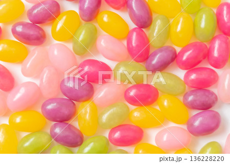 飴・キュート 背景素材 136228220