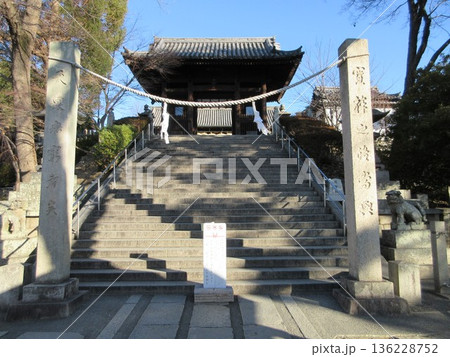 岡山県倉敷市!阿智神社の随身門 岡山県倉敷市!阿智神社の随身門 136228752