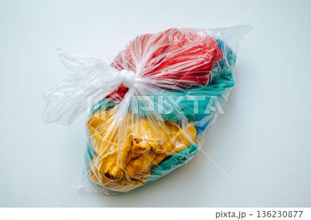 ビニール袋に入った衣類 136230877