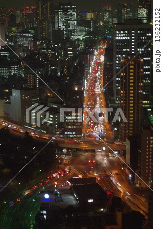 夕暮れの浅草浅草寺と東京タワーから見た東京の夜景です。工事中の東京スカイツリーがが映ってます。 夕暮れの浅草浅草寺と東京タワーから見た東京の夜景です。工事中の東京スカイツリーがが映ってます。 136232152