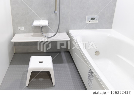 住宅イメージ　新築住宅　浴室空間 136232437