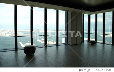 港の見下ろせる横浜の高層階のフロアー 港の見下ろせる横浜の高層階のフロアー 136234596