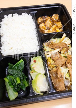 美味しい中華弁当、回鍋肉弁当、麻婆豆腐など付き 136235300