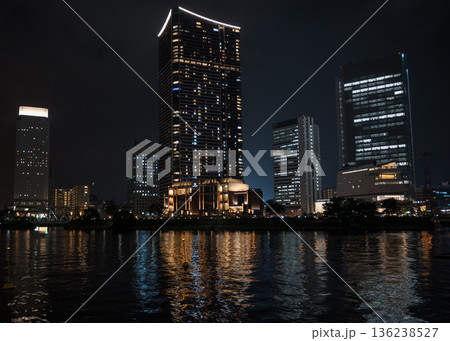 大桟橋から見る高層ビル群 大桟橋から見る高層ビル群 136238527