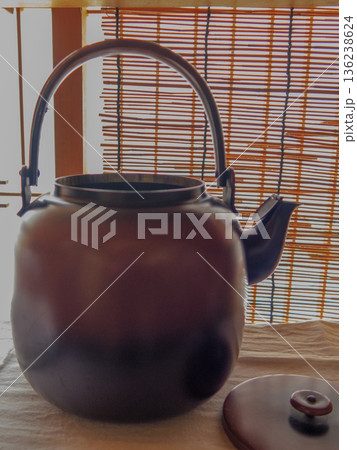 水つぎの静かな佇まい Water Kettle in Tea Room 136238624