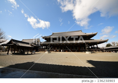 京都府　東本願寺・御影堂（重要文化財） 京都市 下京区 常葉町　2022年2月 136238903