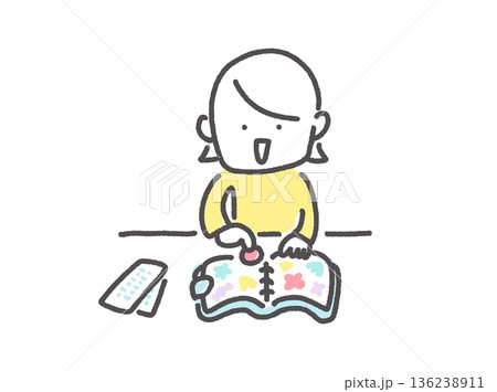 シール帳にシールを貼って楽しむ笑顔の女性　手描きのかわいい線画　シル活 136238911