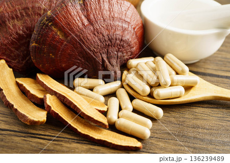 Lingzhi or Reishi mushroom with capsules, organic natural healthy food. 136239489