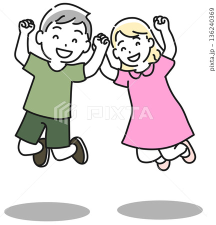 ジャンプする小学生 男女 ジャンプする小学生 男女 136240369