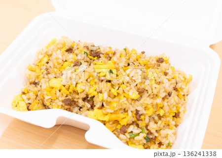 おいしい挽き肉炒飯弁当 おいしい挽き肉炒飯弁当 136241338