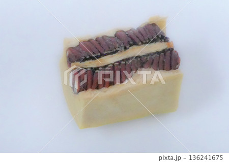 堅いカリンを切って種の並び方をみる 堅いカリンを切って種の並び方をみる 136241675