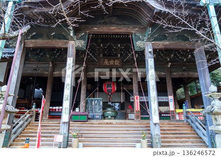訪れる人も少ない厳冬期の和歌山紀三井寺 本堂 訪れる人も少ない厳冬期の和歌山紀三井寺 本堂 136246572