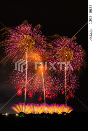 秋の打ち上げ花火 利根川大花火大会 秋の打ち上げ花火 利根川大花火大会 136246682